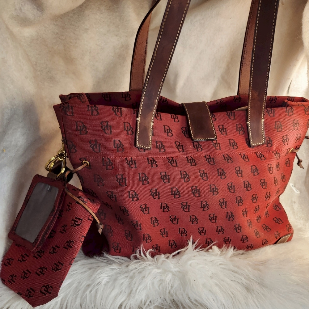Authentic large Dooney & Bourke purse handbag